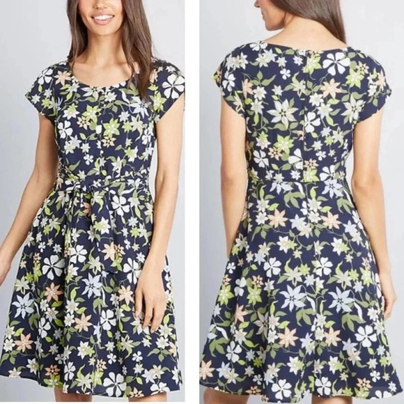 ModCloth || Blue Brunch Floral Dress Front Tie XL - Picture 3 of 10